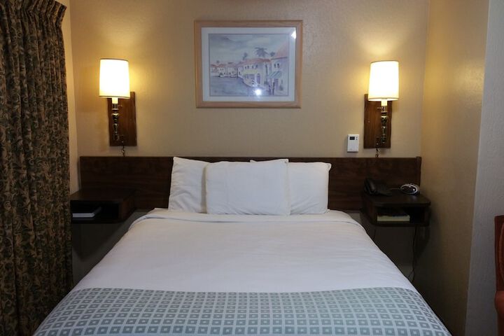 Room 9 of 36