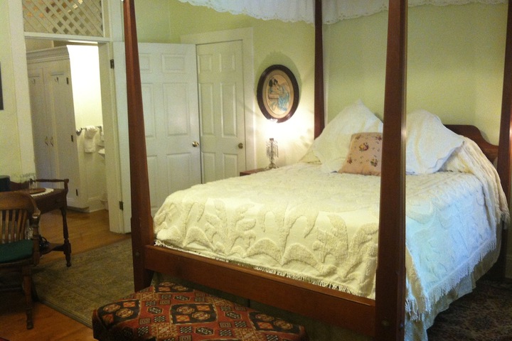 Room 72 of 109