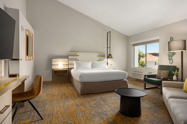 Room 43 of 62