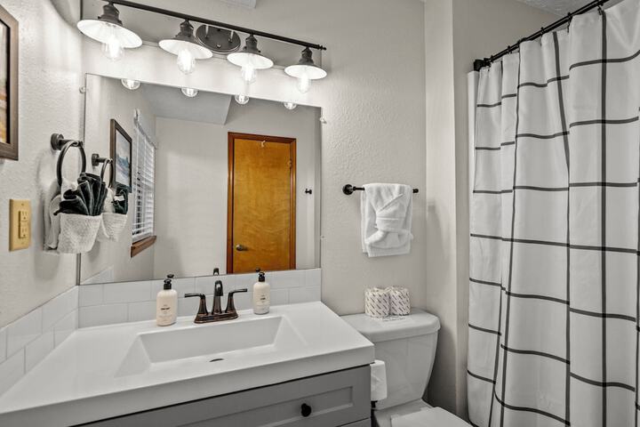 Room 6 of 6