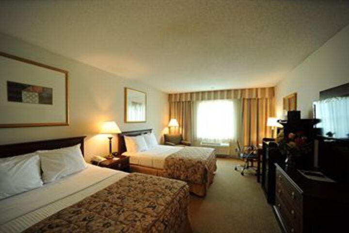 435 Overland Park Place Hotel Closed