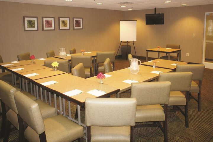 La Quinta Inn & Suites by Wyndham Boston Somerville