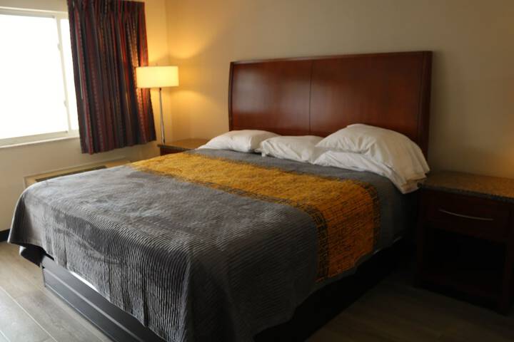 Room 7 of 9