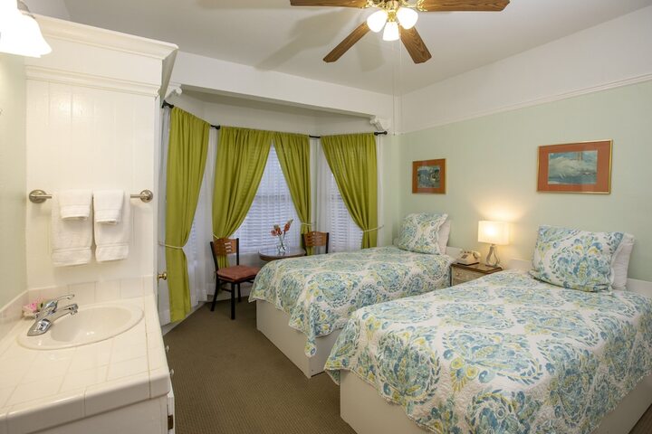 Room 46 of 116