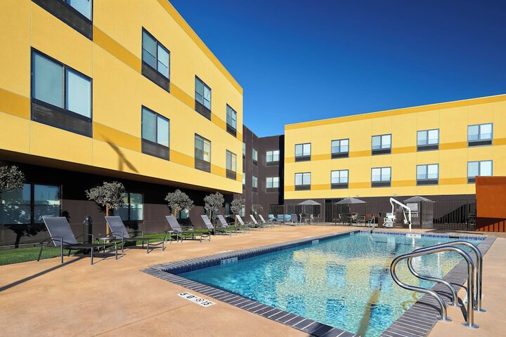 Fairfield Inn & Suite by Marriott Fresno Yosemite Intl Airport