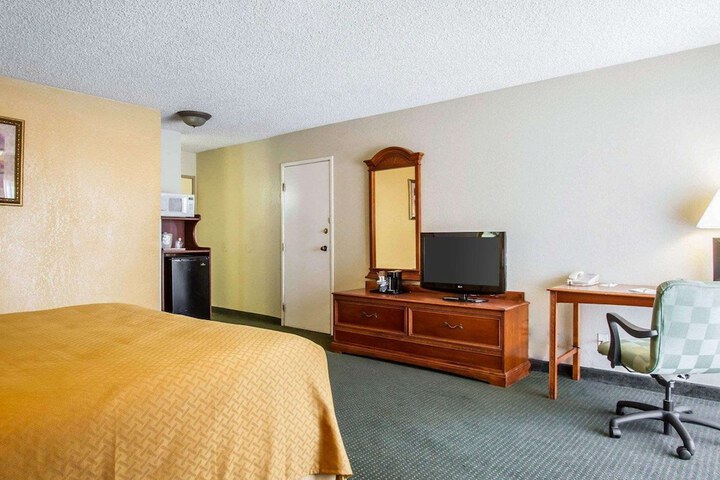 Room 16 of 44