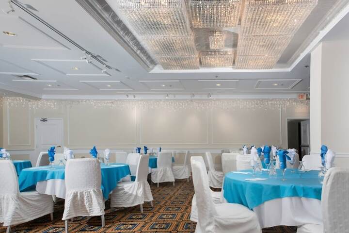 Ballroom/Hall 30 of 32