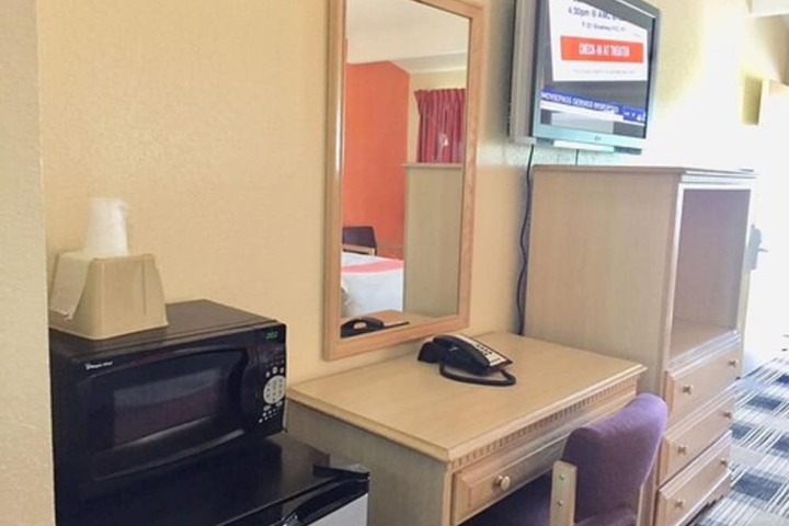 Room 6 of 17