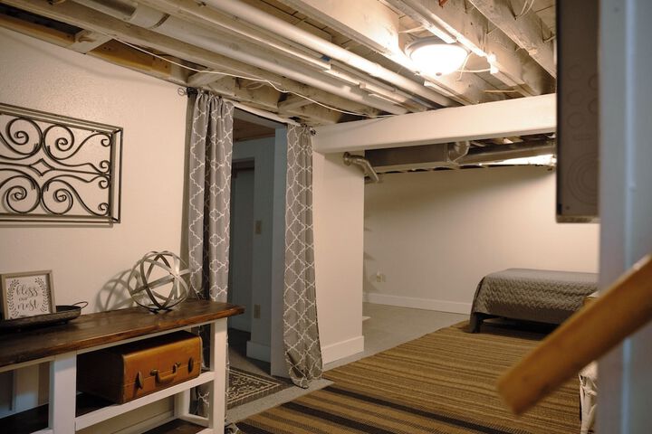 Room 35 of 234