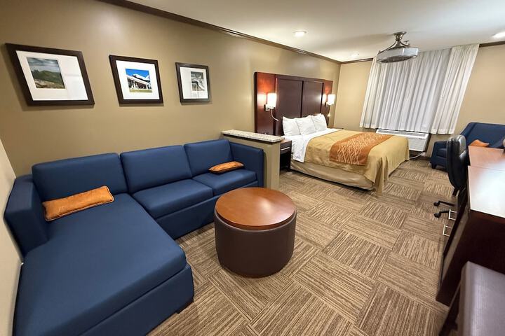 Giles Hotel Inn & Suites