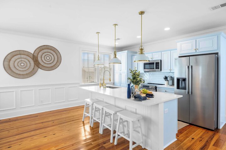 1 Block to Beach Newly Renovated 6bdr w / Rooftop Views Sand Dune by Avantstay