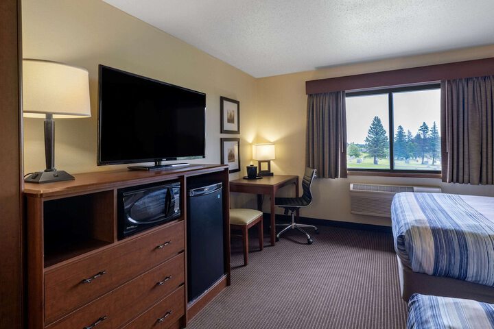 AmericInn by Wyndham Two Harbors Near Lake Superior