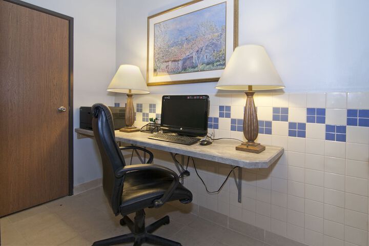 Business Center 37 of 39