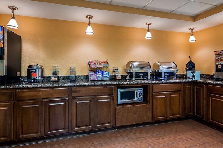 Best Western Plus Parkway Hotel