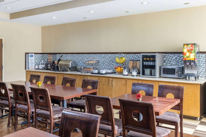 Breakfast/Coffee Service 41 of 46