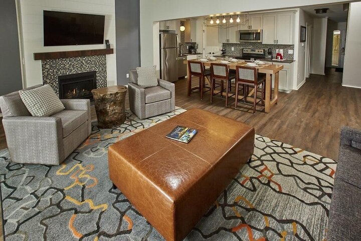 Lounge 60 of 110