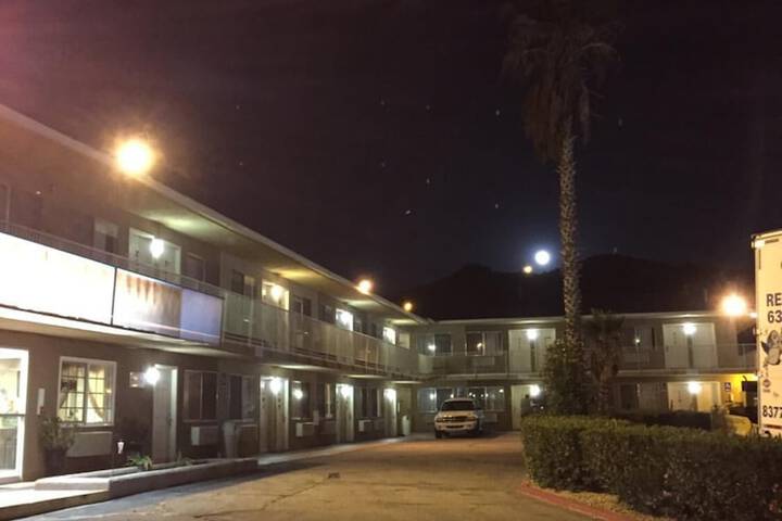 Hilltop Inn & Suites
