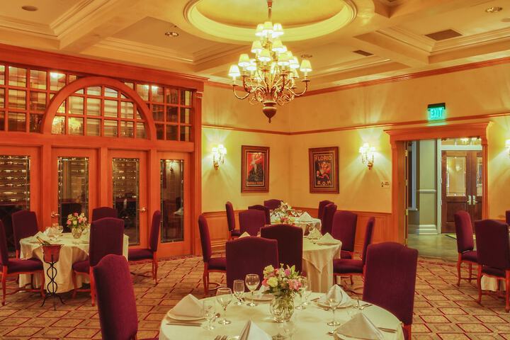 Ballroom/Hall 28 of 38