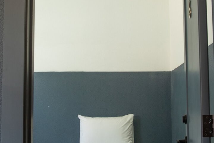Room 13 of 34