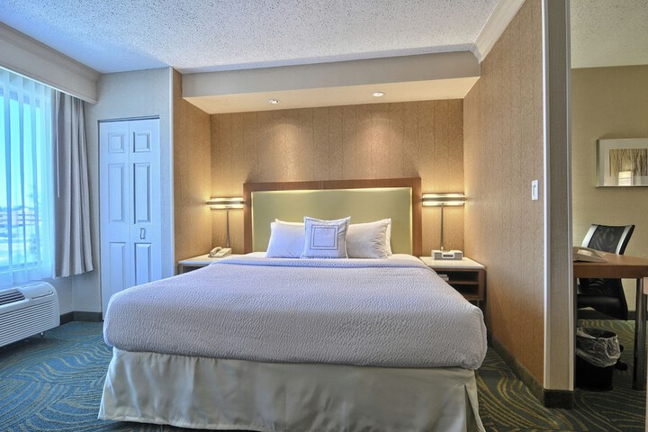 Room 9 of 24