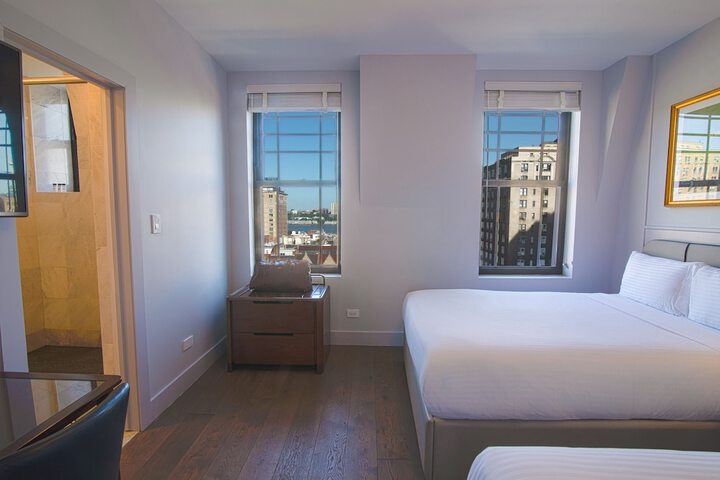Room 28 of 104