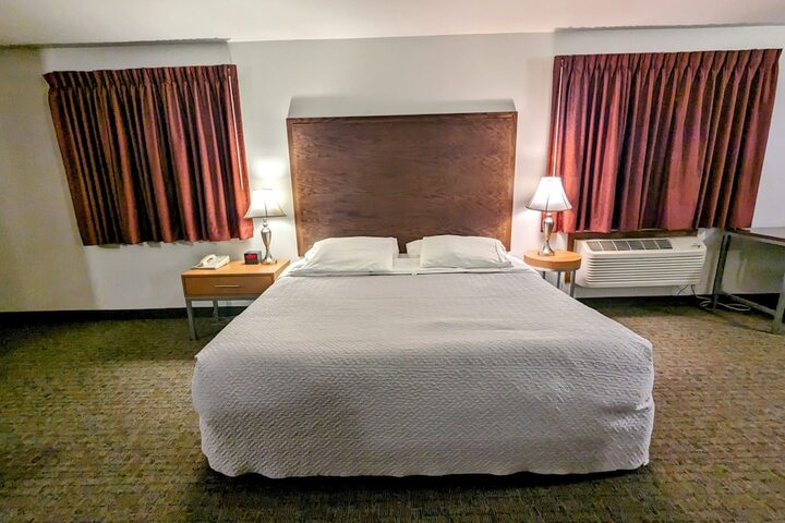 Room 32 of 46