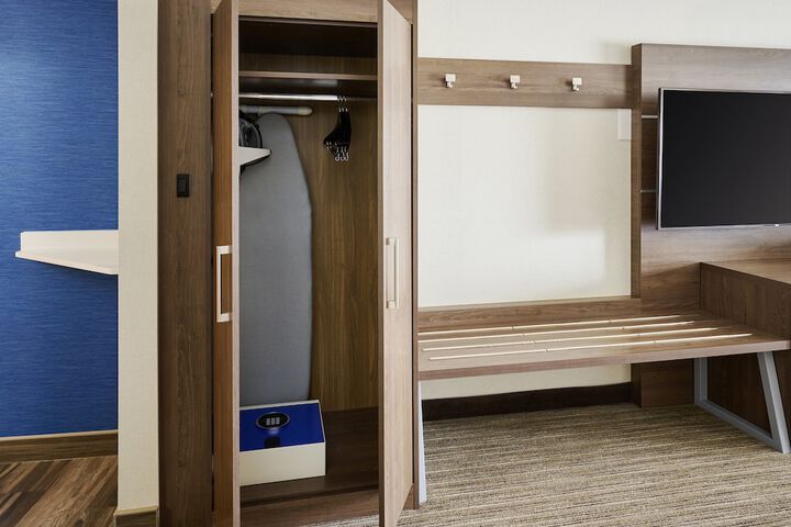 Holiday Inn Express and Suites Brantford by IHG