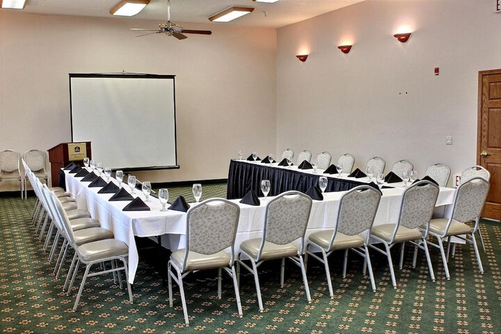 Ballroom/Hall 36 of 40