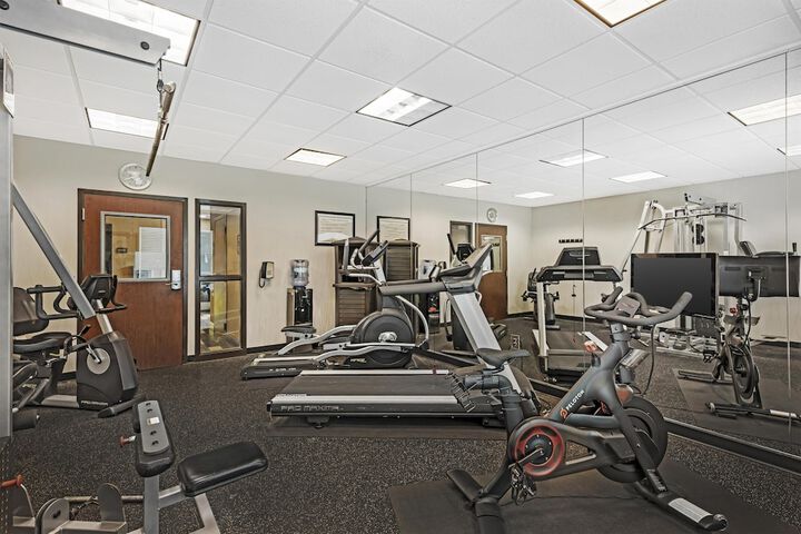 Best Western Plus Chain of Lakes Inn & Suites
