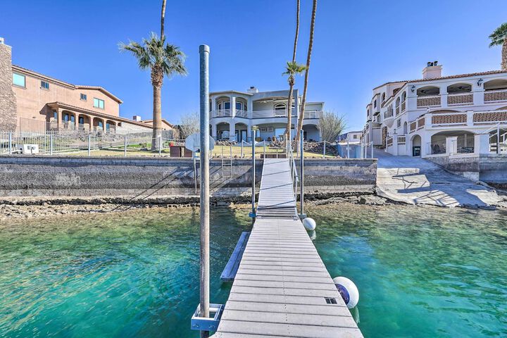 Parker Studio Nestled on the Colorado River!