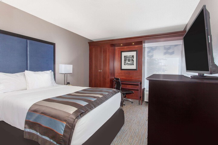 Room 12 of 18