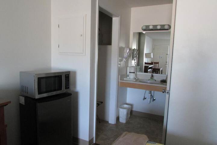 Douglas Inn & Suites