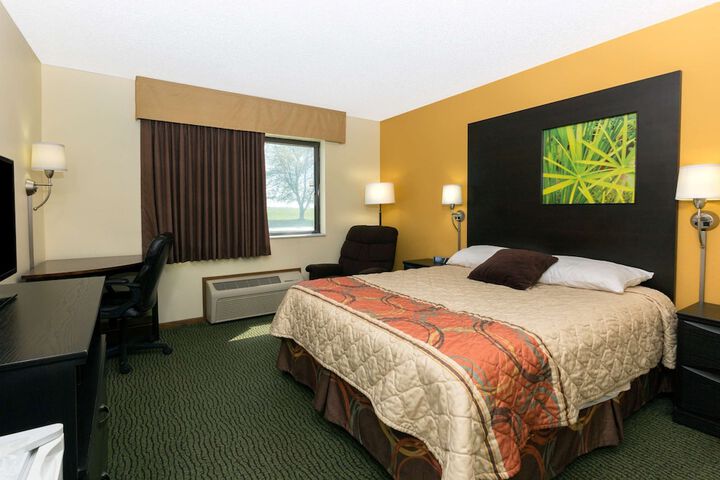 Room 9 of 15
