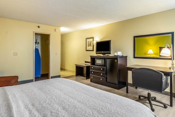 Room 25 of 38