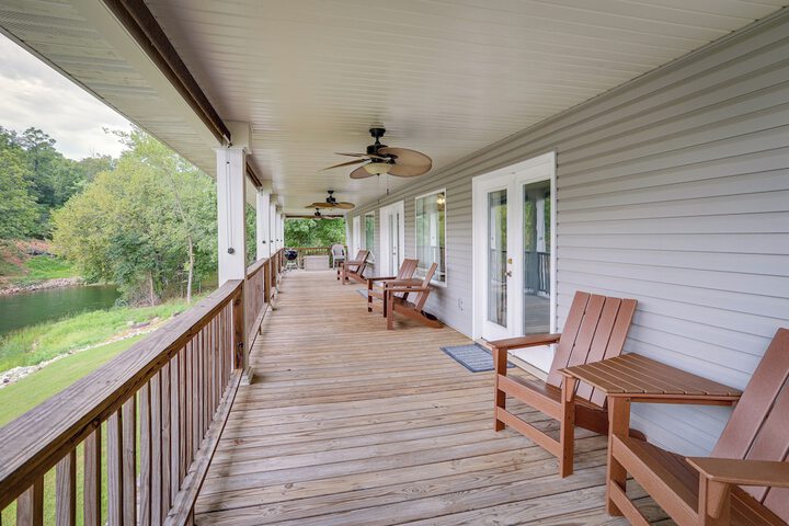 Lakefront Horseshoe Bend Home w / Boat Dock!