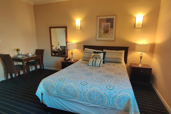 Room 15 of 37