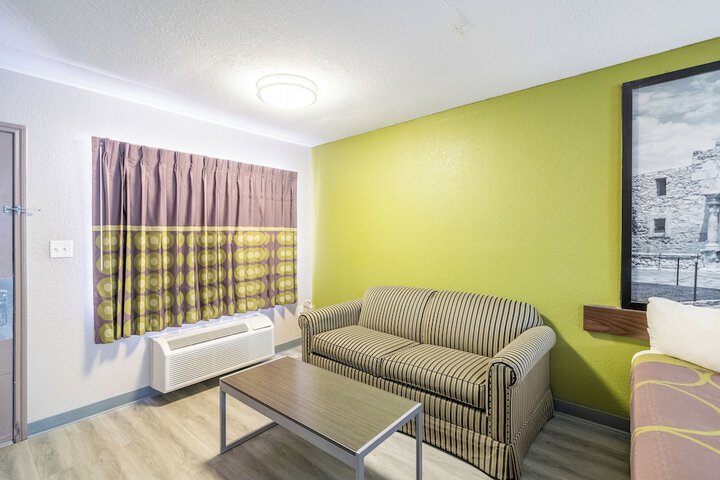 Room 52 of 132