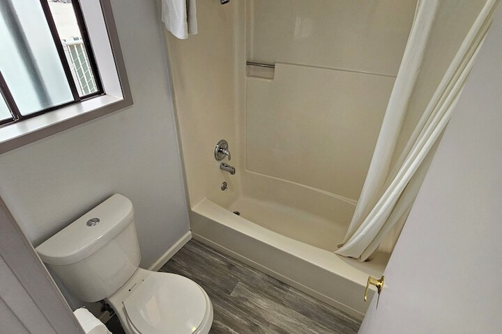 Room 9 of 15