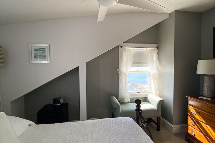 Room 204 of 468
