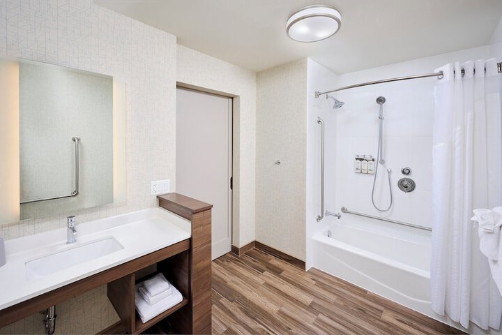 Holiday Inn Express and Suites Brantford by IHG