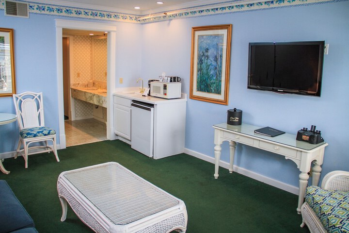 Room 16 of 19