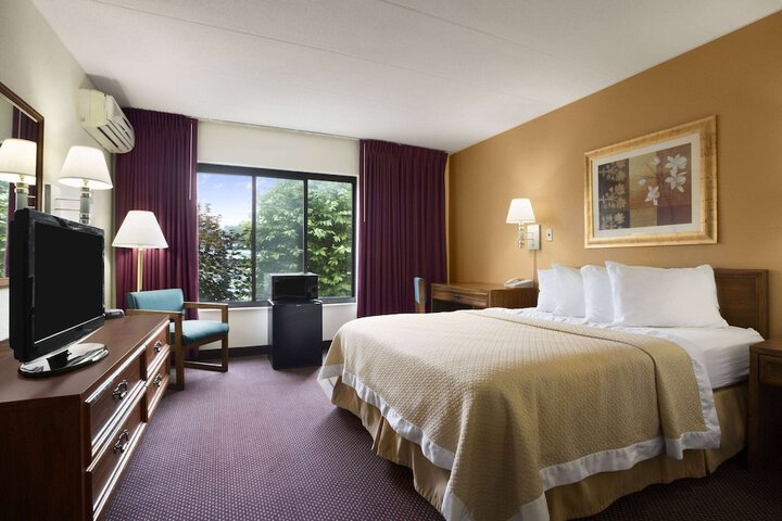 Room 6 of 11