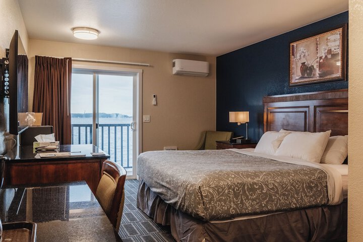Water Front Inn
