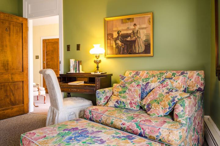 Carisbrooke Inn