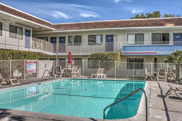 Motel 6 Mojave CA