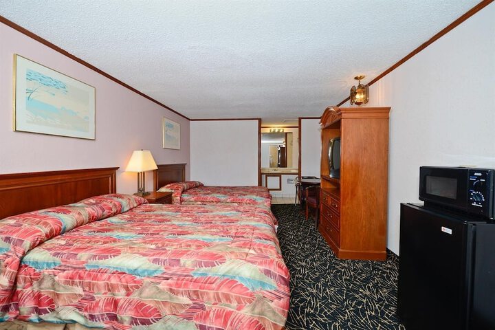 Room 13 of 18