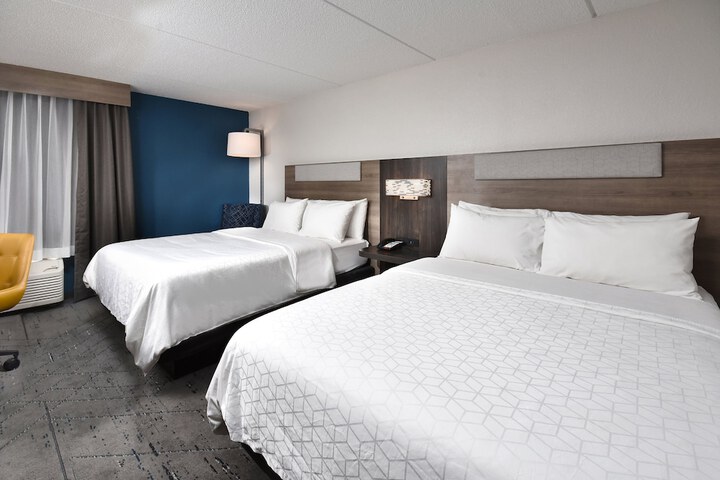 Room 32 of 46
