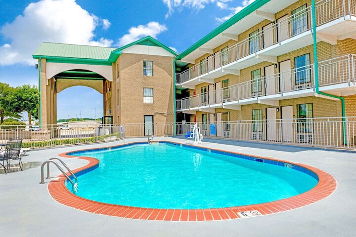 Pool 4 of 14
