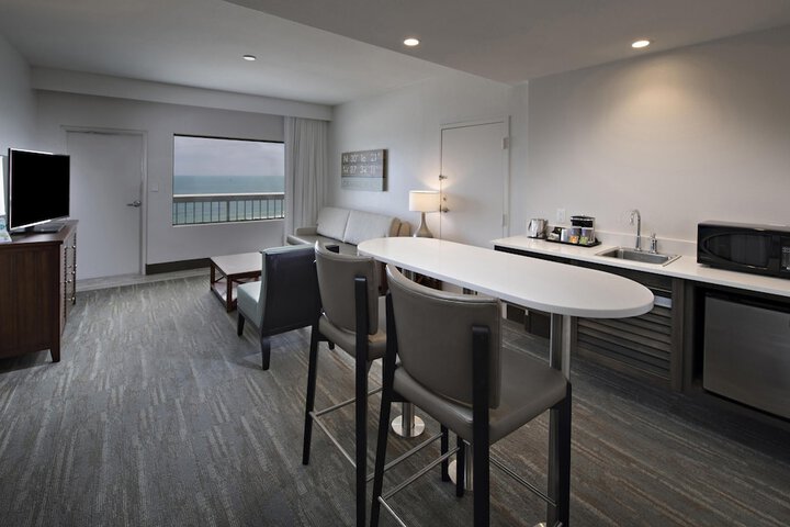 Island House Hotel Orange Beach - a DoubleTree by Hilton