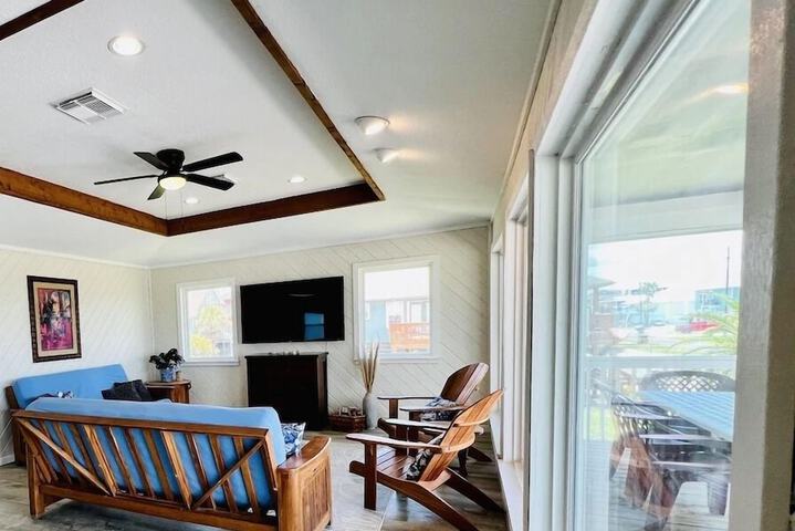 Nashs Landing 3 Bedroom Home by RedAwning